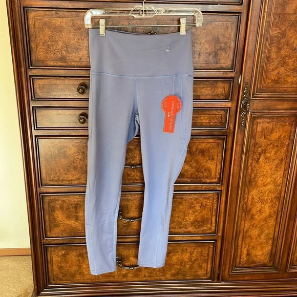 Nwt Adrienne Vittadini light purple woman’s workout leggings - Picture 2 of 13